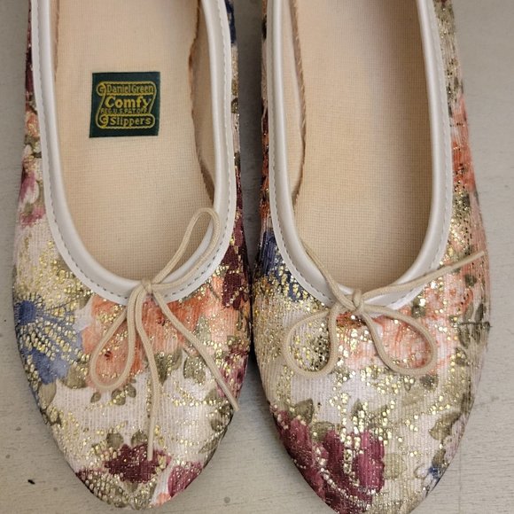 DANIEL GREEN Shoes - DANIEL GREEN TAPESTRY SLIPPERS SIZE 8